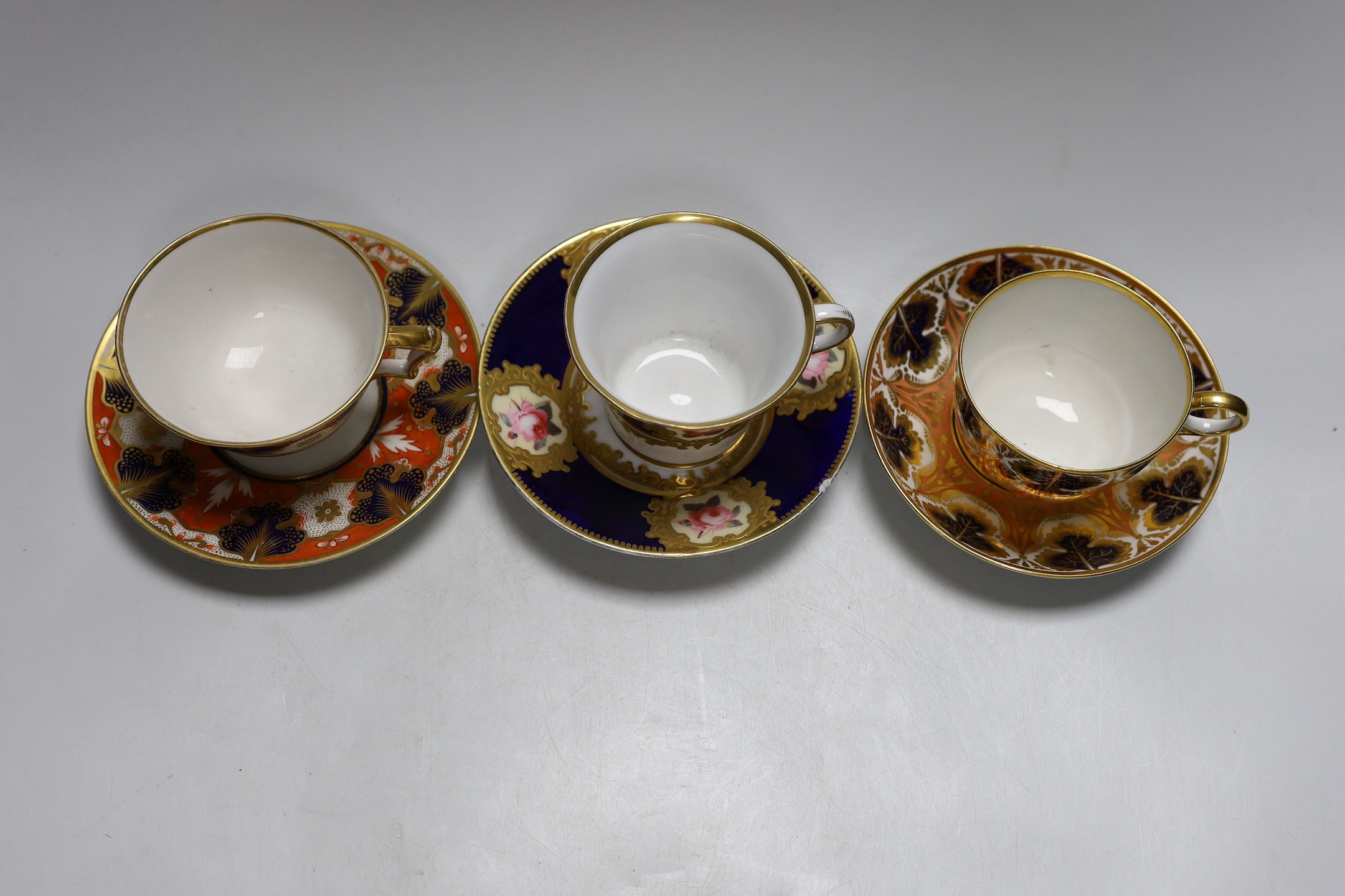 A selection of various English porcelain tea cups and saucers, to include Barr Flight Barr